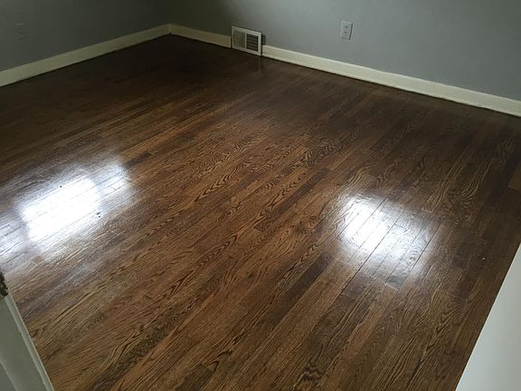5th image of 568 Somerville Dr