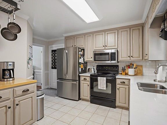 5th image of 1808 Thorpshire Dr