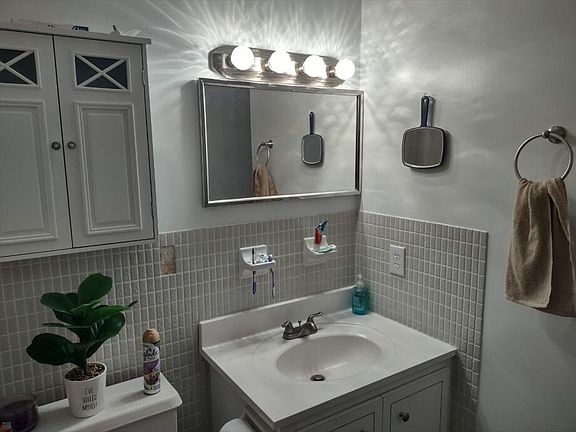 5th image of 2151 NE 68th St APT 225