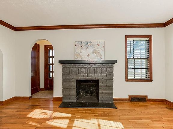 4th image of 6804 Laurel Ave