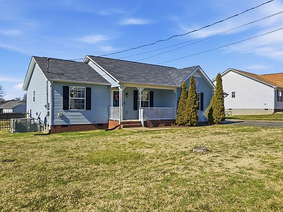 3rd image of 1024 Creekview Dr