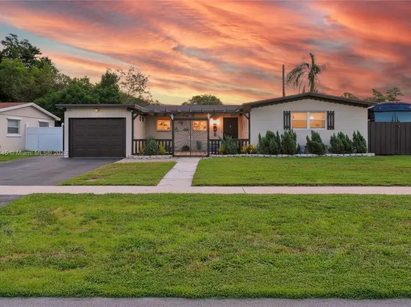 421 SW 64th Way, Pembroke Pines, FL 33023