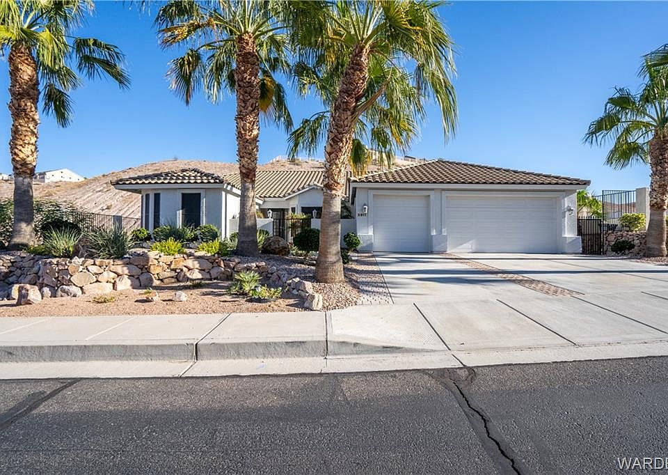 1st image of 2911 Desert Trail Dr