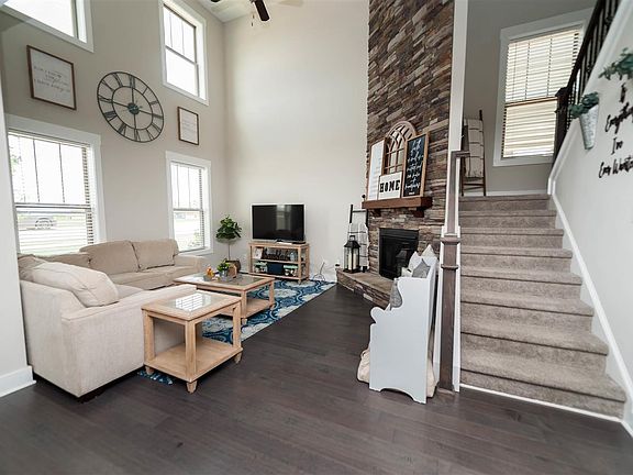 5th image of 735 Rose Penny Ln