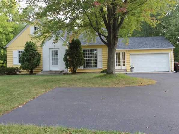 1406 County Road C E, Maplewood, MN 55109