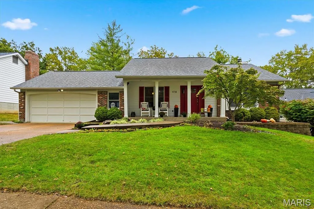 1739 Tralee Ln photo 1