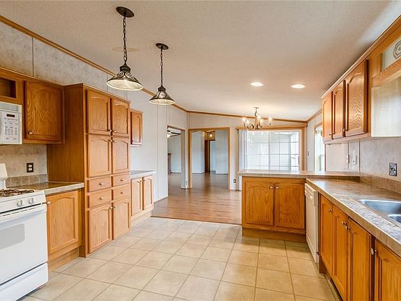 4th image of 801 Stoneybrook Trl