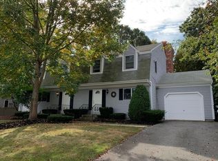 36 Stoneledge Rd, Dartmouth, MA 02748