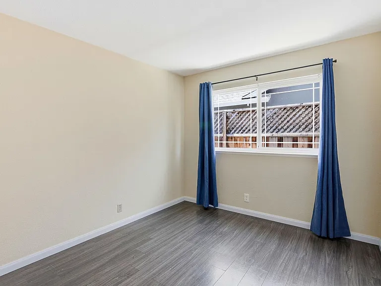663 Albion Dr — Photo 23