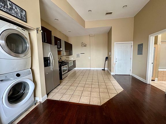 3rd image of 3144 N California Ave APT 2