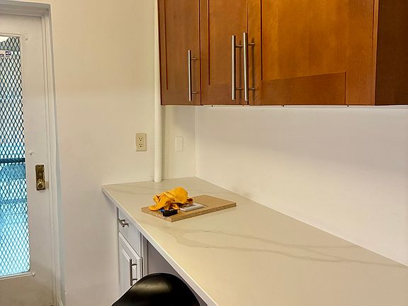 5th image of 915 Greene Ave #1
