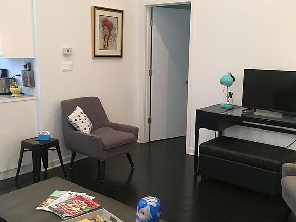 4th image of 2070 S Damen Ave #2