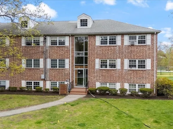 39 Farrwood Ave APT 1, North Andover, MA 01845