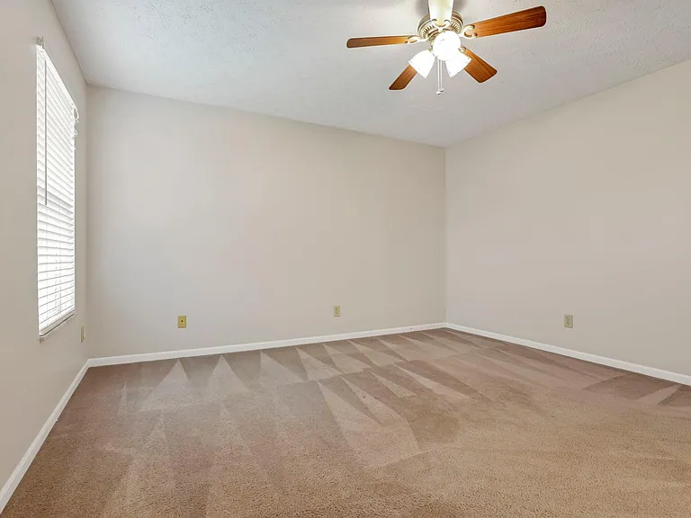 522 Farm Hill Ct — Photo 38