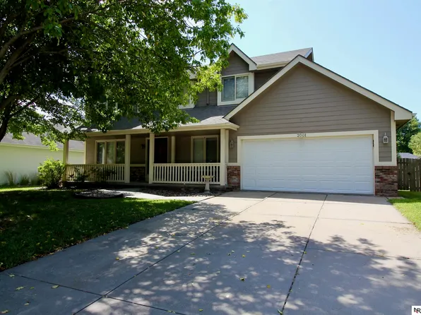 2001 Dana Ln, Papillion, NE 68133