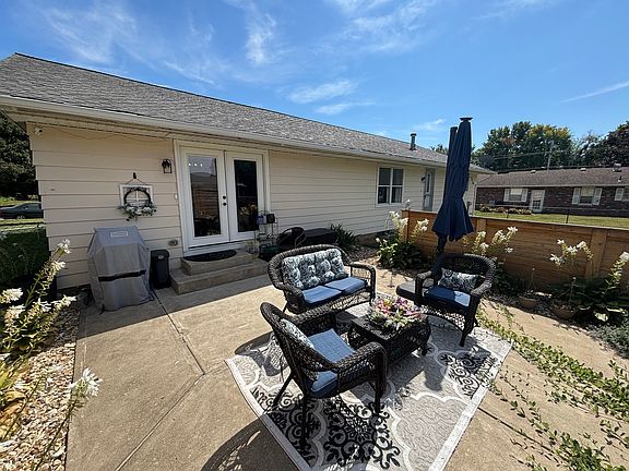 2nd image of 2811 E Bluff Ct