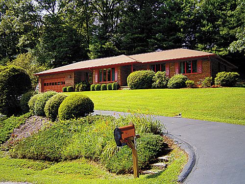 2nd image of 813 Barbara Blvd
