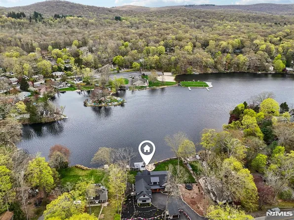 259 Cupsaw Dr, Ringwood, NJ 07456