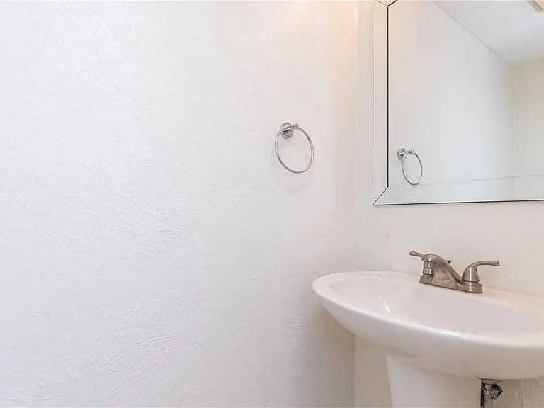 5133 Middlecoff Rd — Photo 8