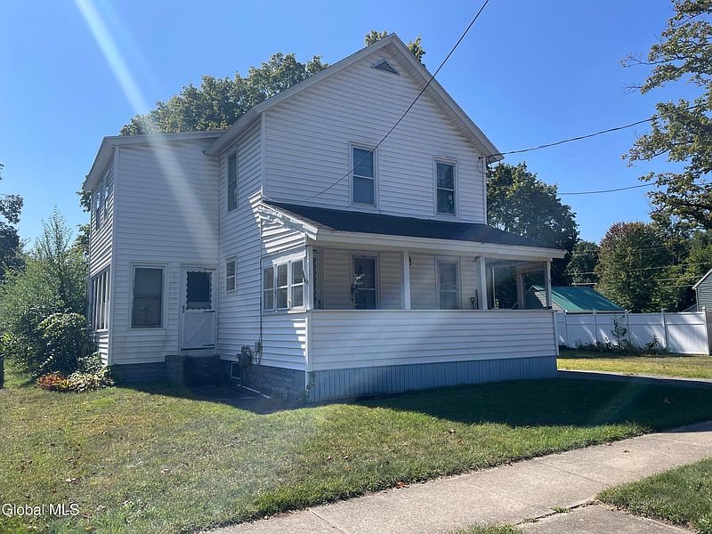 2nd image of 26 Knight Street