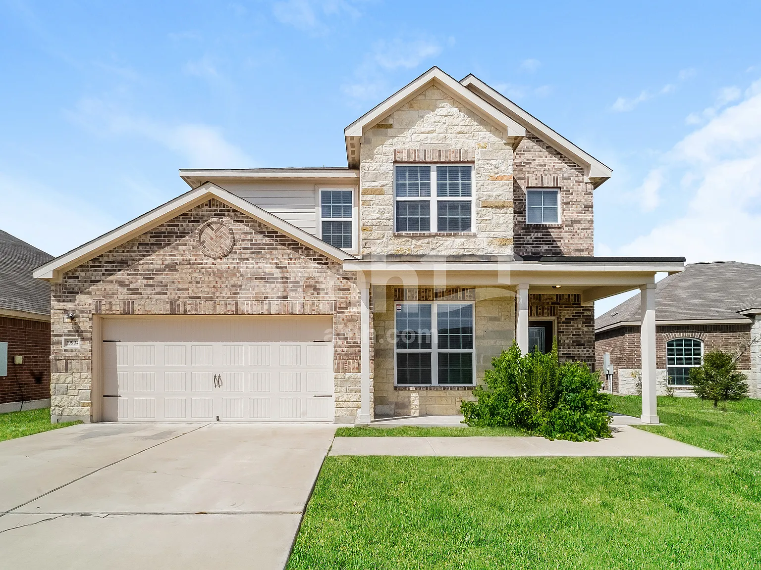 4 bed, 2.5 bath, 2849 sqft, $2,475 — Photo 1