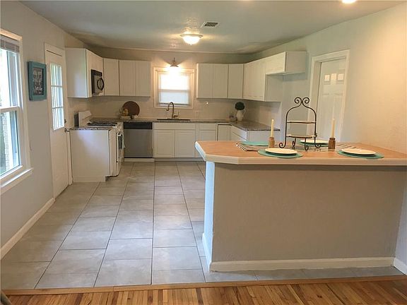 4th image of 524 Crandle Dr