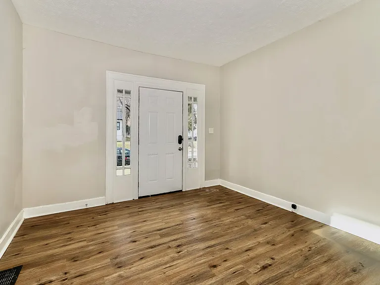 535392_019_living_room_13457605.jpg