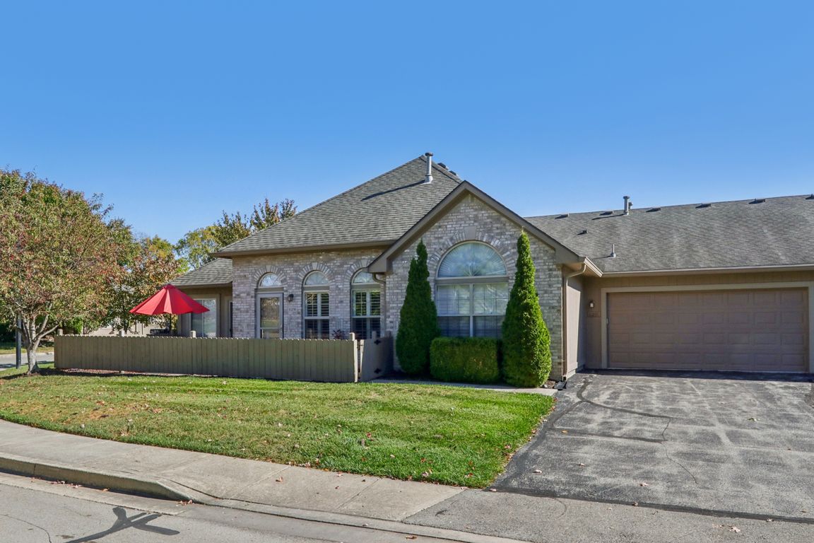 Courtyard Way-S2510-001.jpg