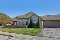 Courtyard Way-S2510-001.jpg