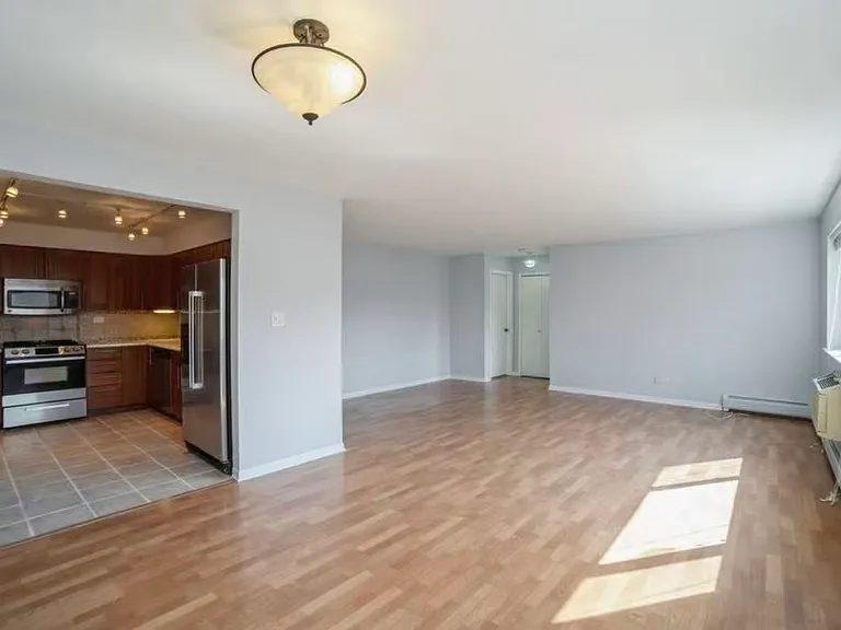930 Ontario St #4F — Photo 3