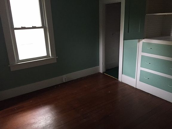 3rd image of 301 N Ward St