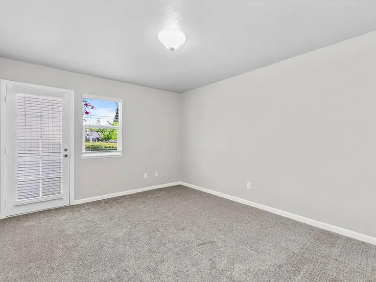 Heather Downs Apartments — Photo 15