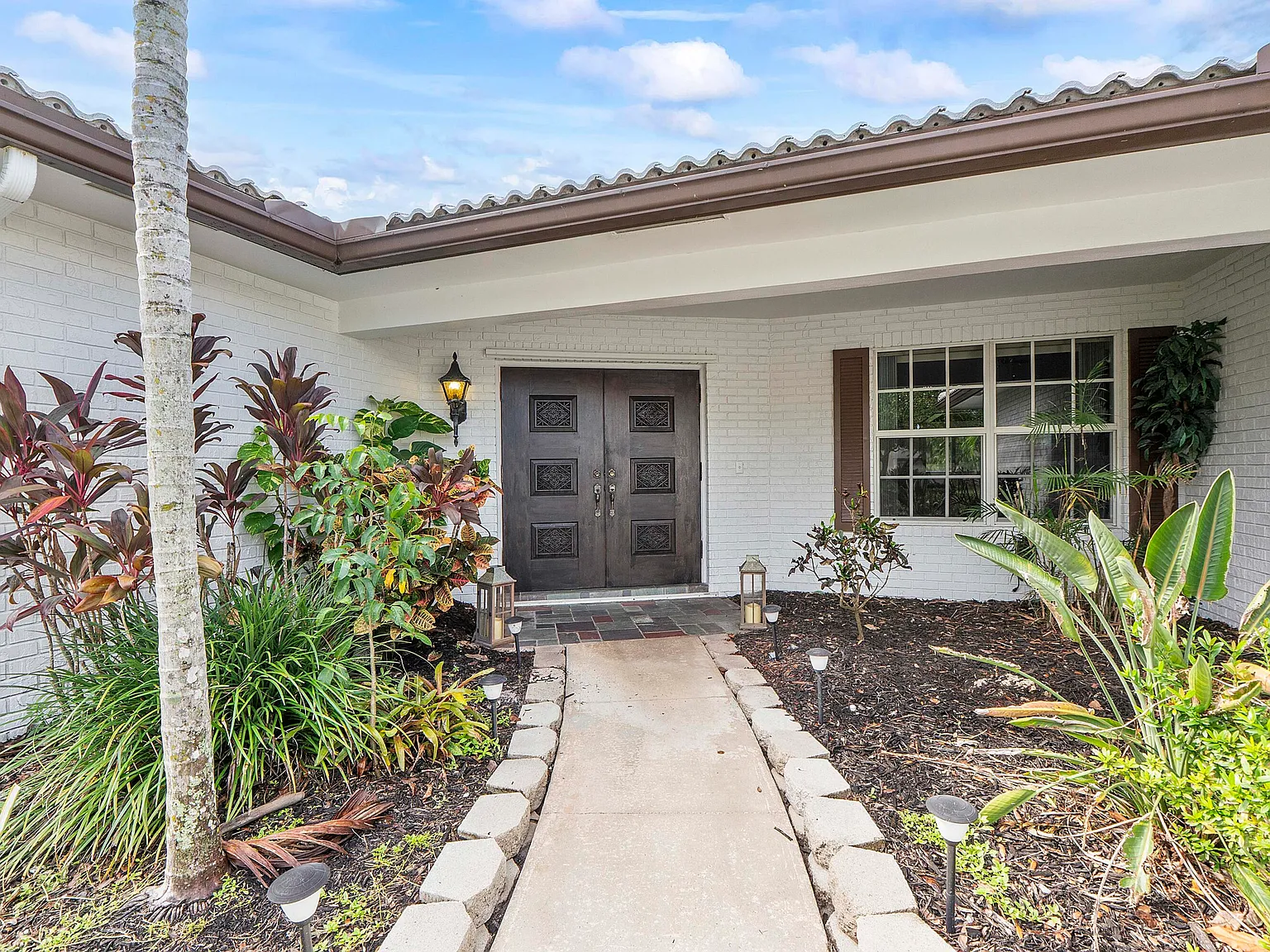 3 bed, 2.0 bath, 1728 sqft, $4,000 — Photo 4