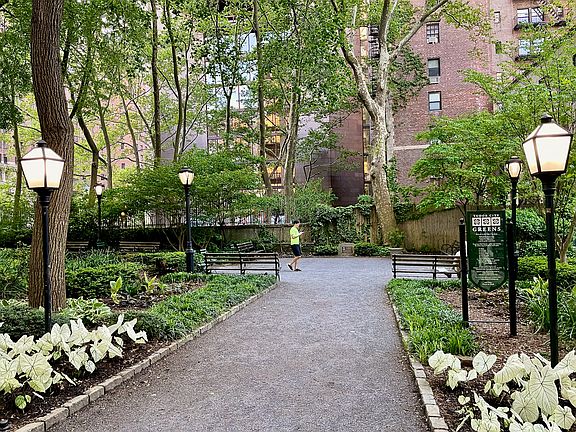 4th image of 25 Tudor City Pl APT 822
