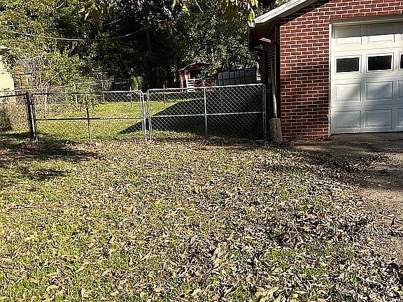 3rd image of 509 Rosewood St