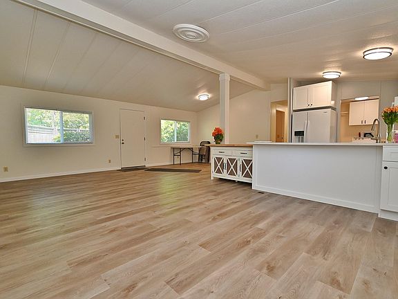 5th image of 1383 Rosewood Ln #A