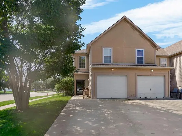 209 N 6th Ter, Louisburg, KS 66053
