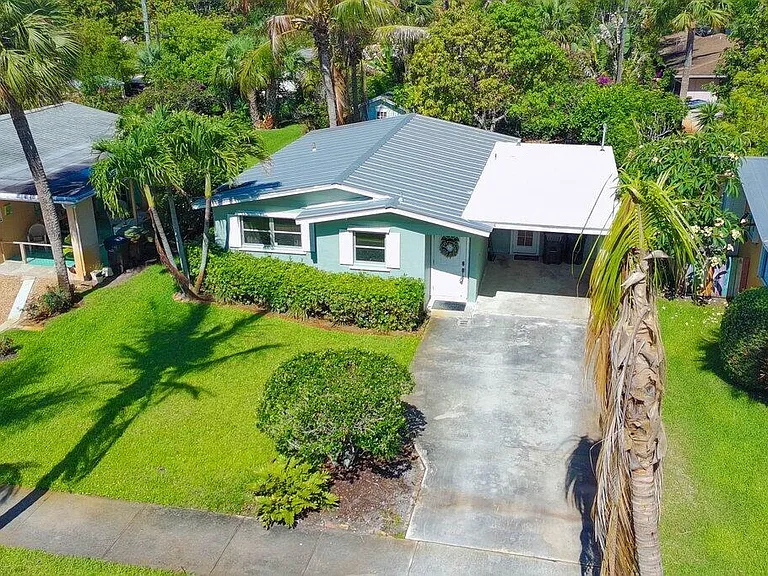 262 SE Monterey Ave — Photo 4
