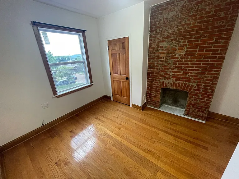 3 Unit Apartment Building in the Heart of the Bellevue area of Pittsburgh — Photo 19