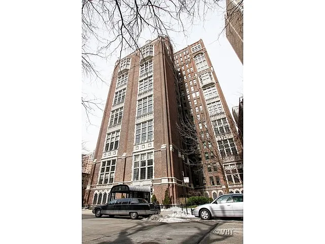 20 E Cedar St APT 4A photo 1