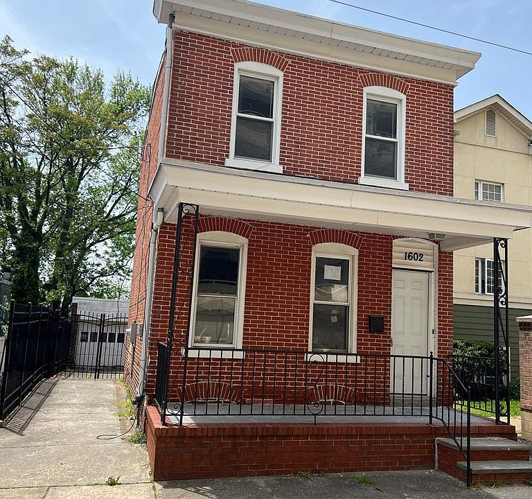 1st image of 1602 W 6th St