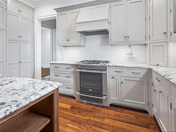 3rd image of 2070 Jabez Dr