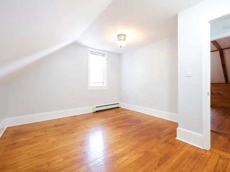 191-193 Auburn St #2 — Photo 12