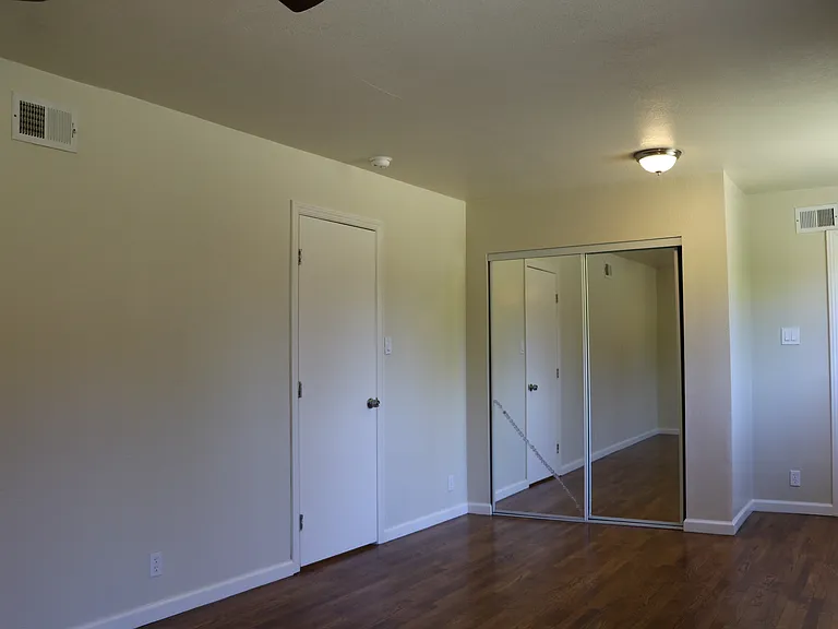 335 Rollingwood Dr — Photo 16