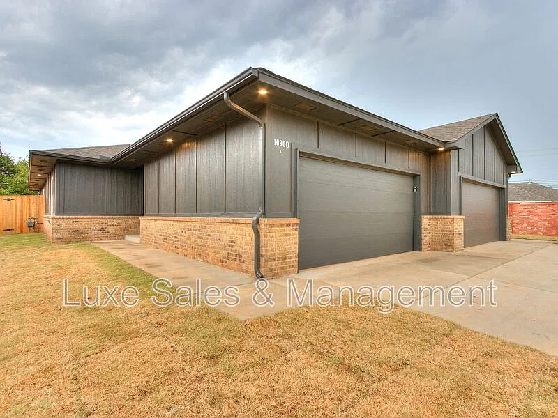 3 bed, 2.0 bath, 1445 sqft, $1,645 — Photo 2