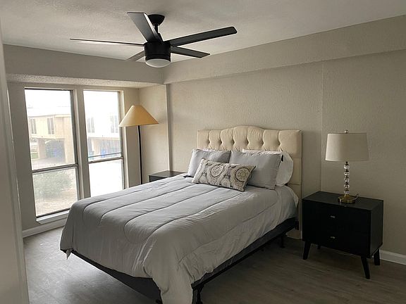 4th image of 5918 Lago Vista Way #D32b