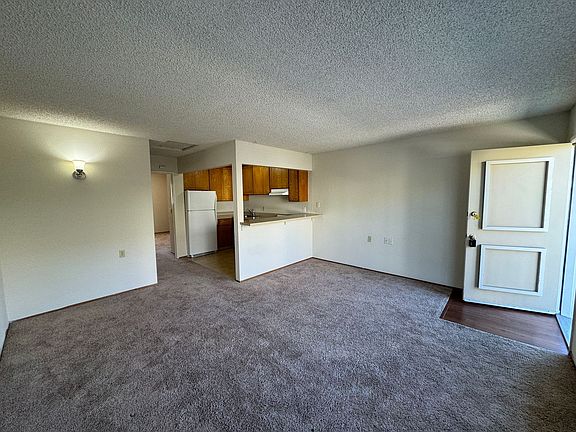 3rd image of 401 Bundy Ave APT 8