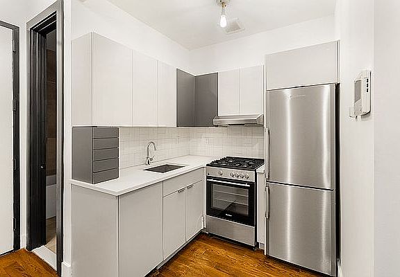 3rd image of 1148 Pacific St APT 5R