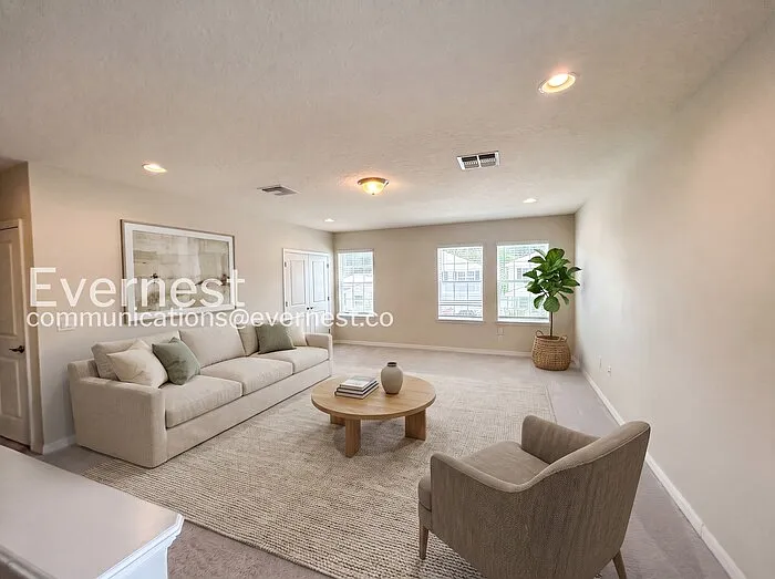 4 bed, 3.0 bath, 2738 sqft, $4,200 — Photo 3