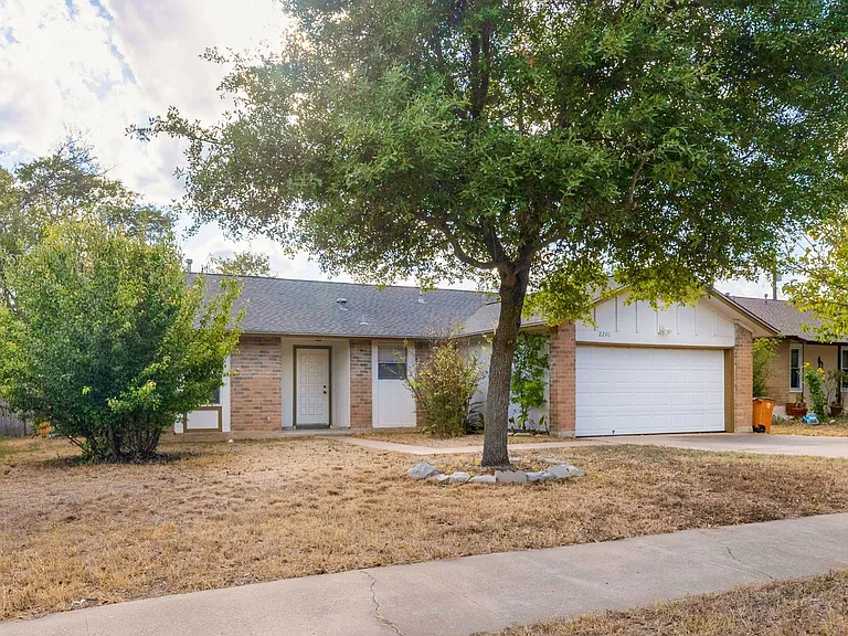 2201 Singletree Ave — Photo 2